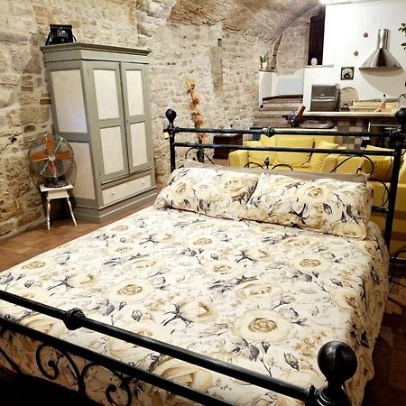 O Rosa Bella Appartamento Via Savelli Della Porta 24 Gubbio Buitenkant foto