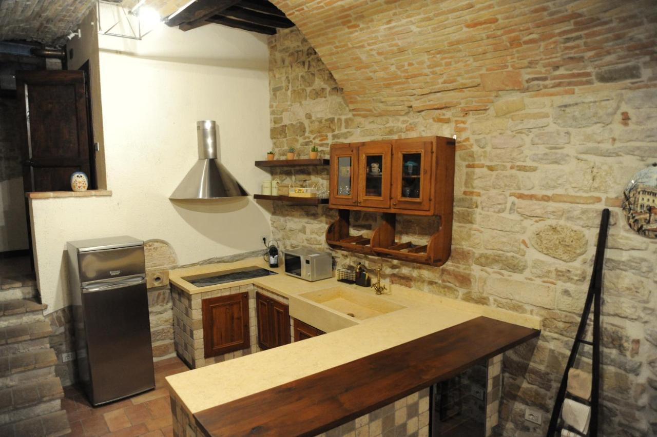 O Rosa Bella Appartamento Via Savelli Della Porta 24 Gubbio Buitenkant foto