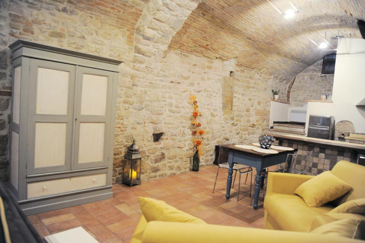 O Rosa Bella Appartamento Via Savelli Della Porta 24 Gubbio Buitenkant foto