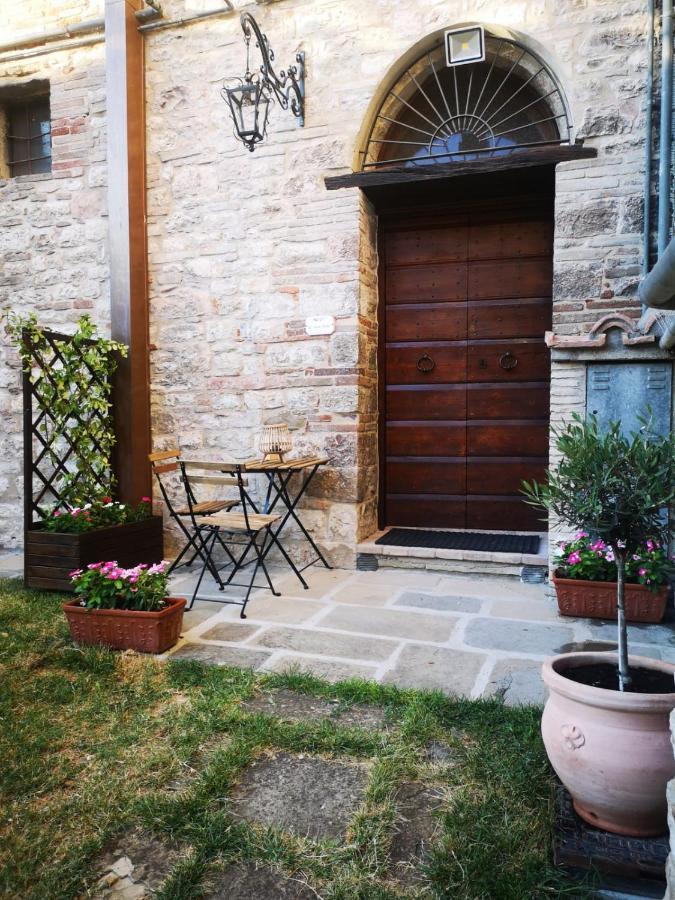 O Rosa Bella Appartamento Via Savelli Della Porta 24 Gubbio Buitenkant foto