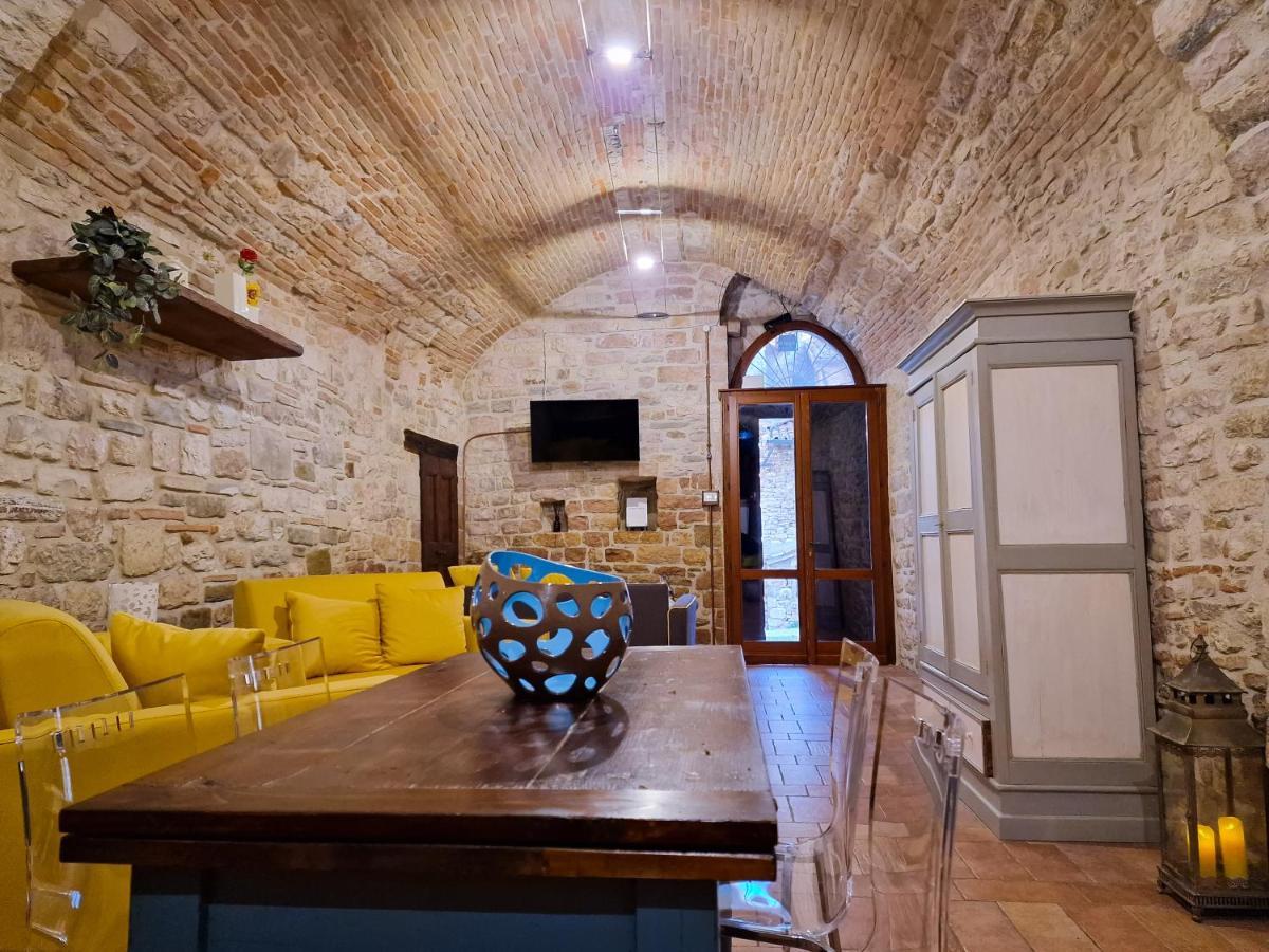 O Rosa Bella Appartamento Via Savelli Della Porta 24 Gubbio Buitenkant foto